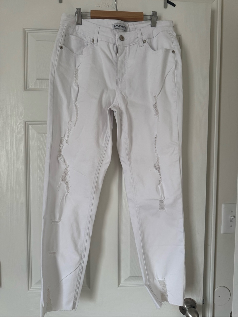 Boutique White Distressed Skinny Jeans -Sz 14 - never worn